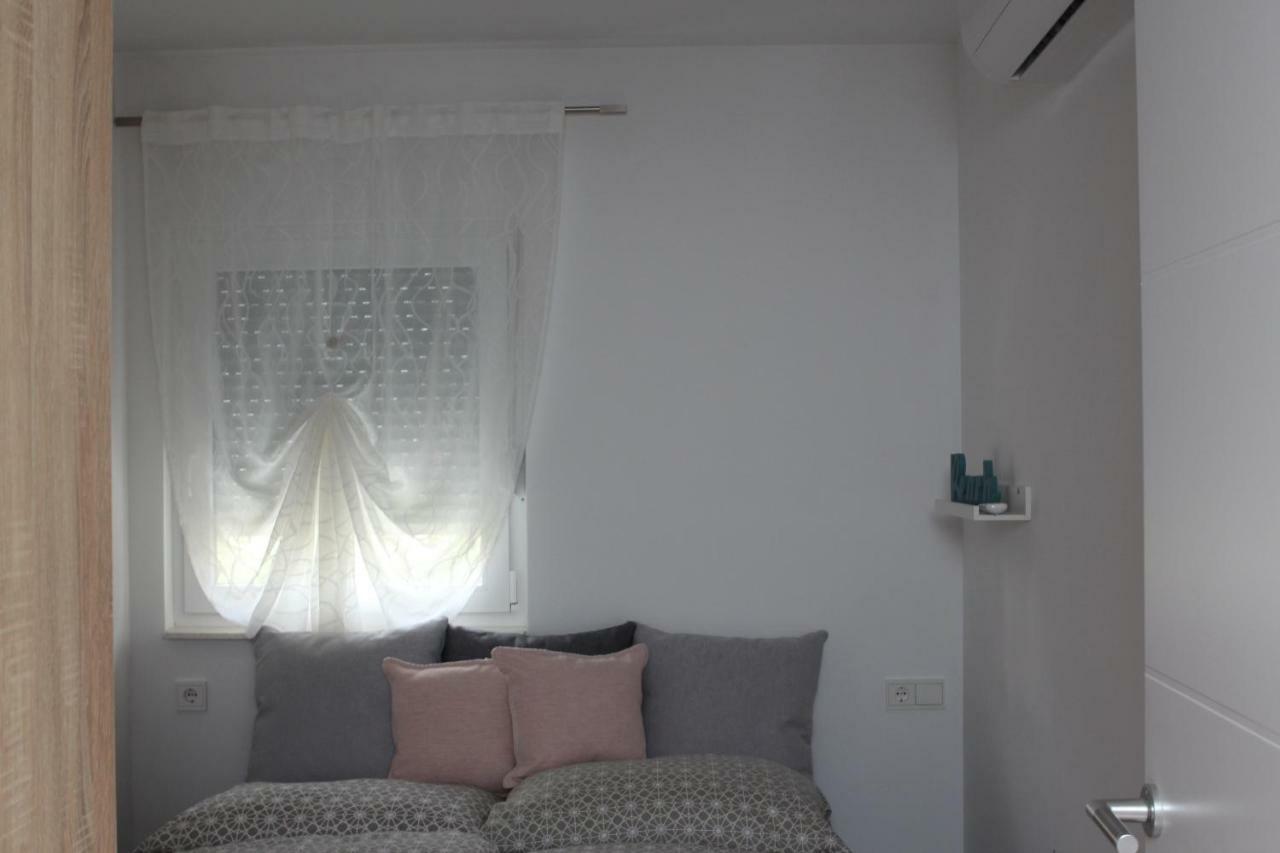 Apartments Mirela Водице Экстерьер фото
